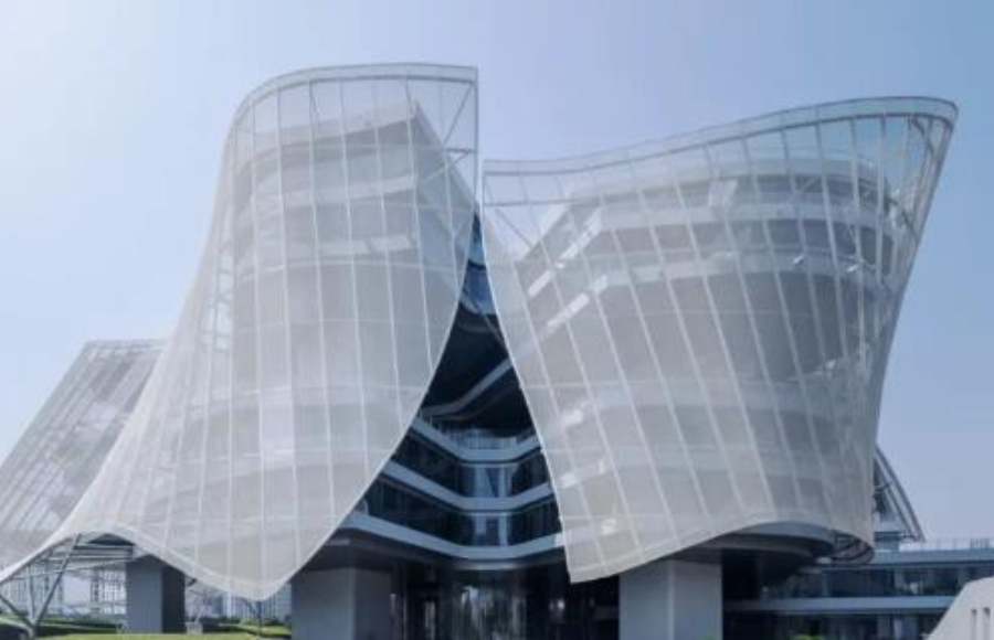 優(yōu)雅而懸浮，PTFE膜結(jié)構(gòu)外立面建筑